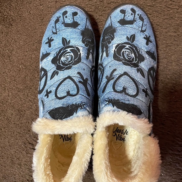 Yes we vibe slip on shoe - Picture 2 of 6